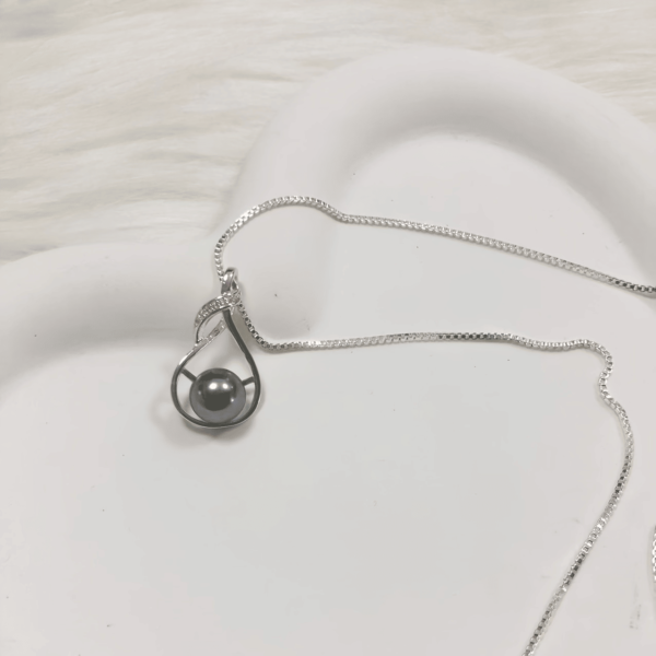 Tahitian-Black-Pearl-Necklace - Image 7